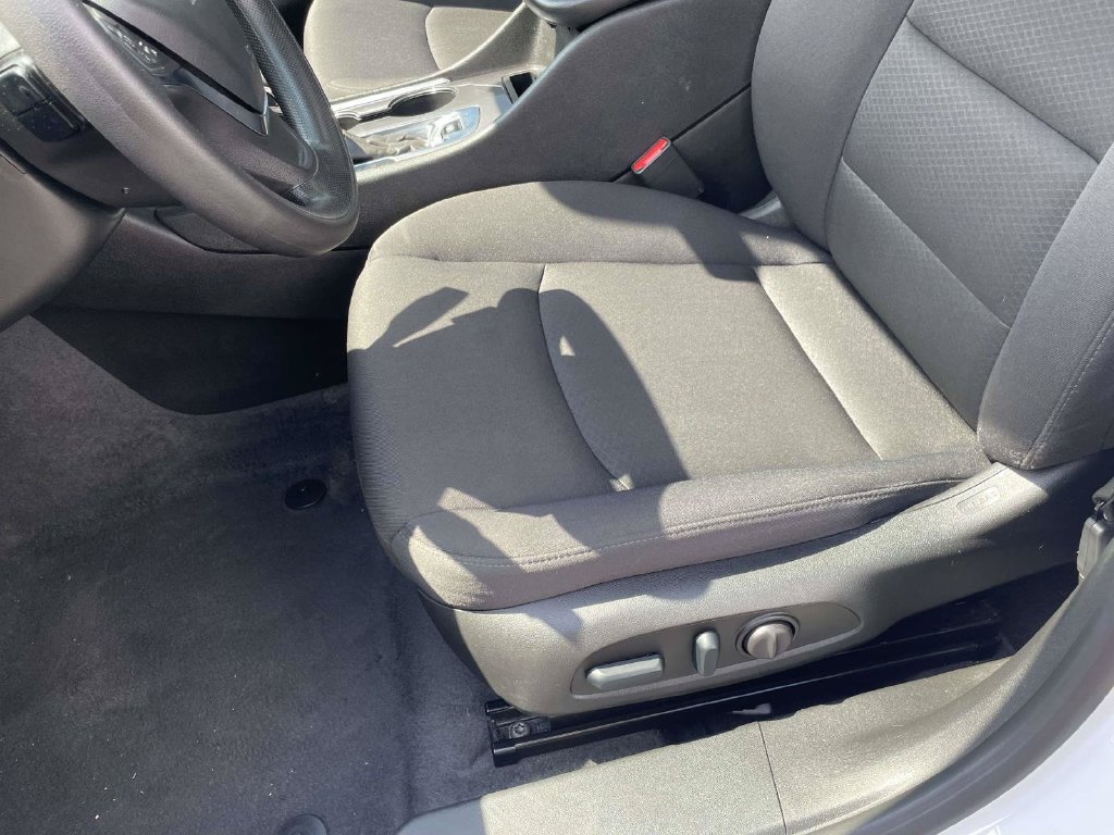 Used 2024 Chevrolet Malibu LT FWD image 16