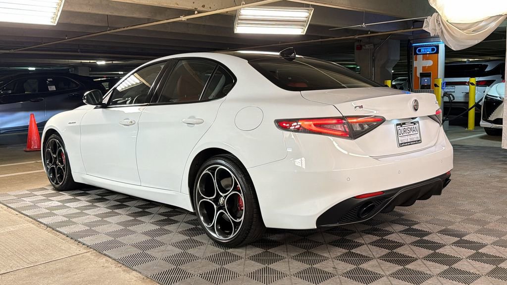 Used 2024 Alfa Romeo Giulia Veloce AWD/4WD image 7