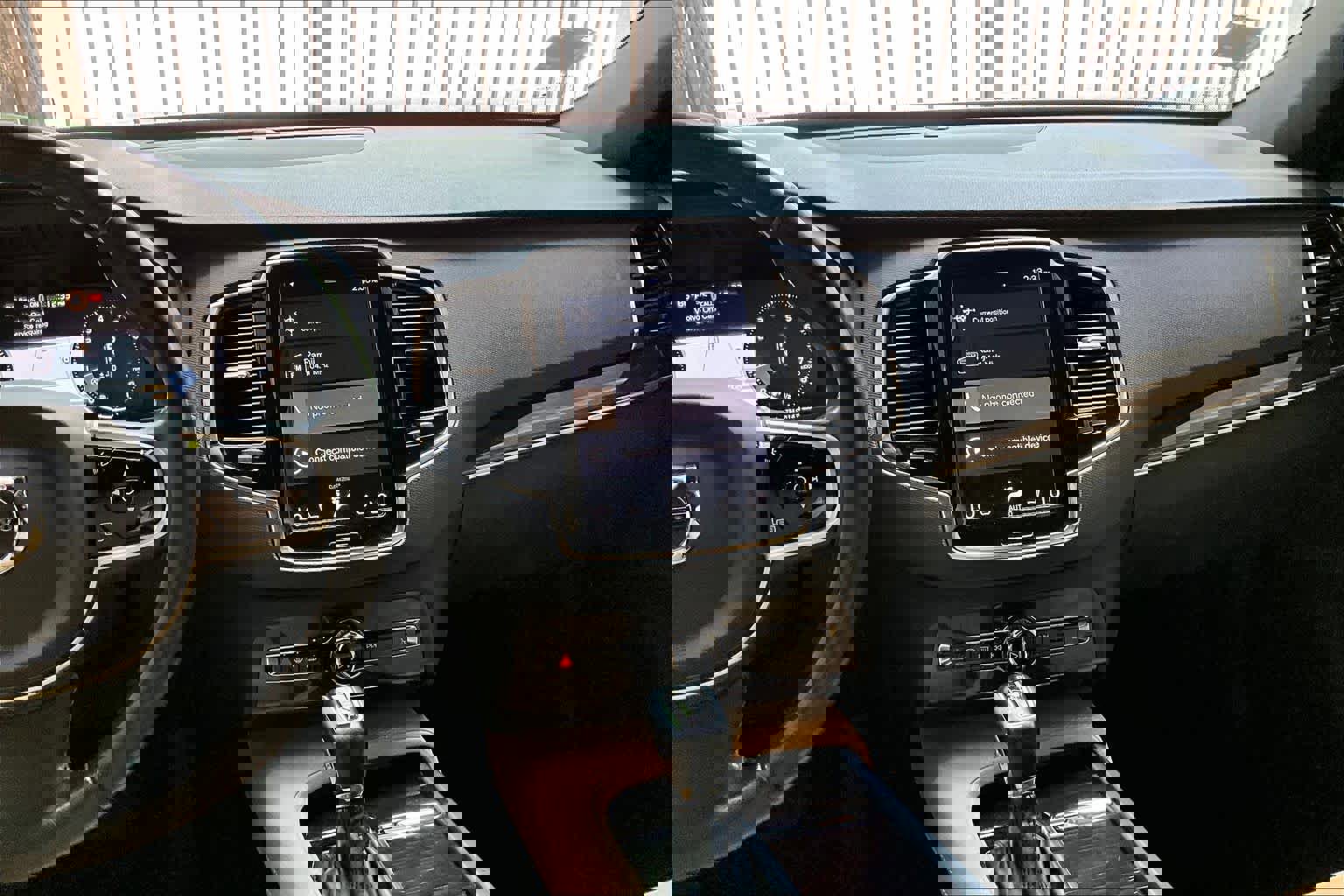 Used 2018 Volvo XC90 T6 Momentum w/ Convenience Package AWD/4WD image 6