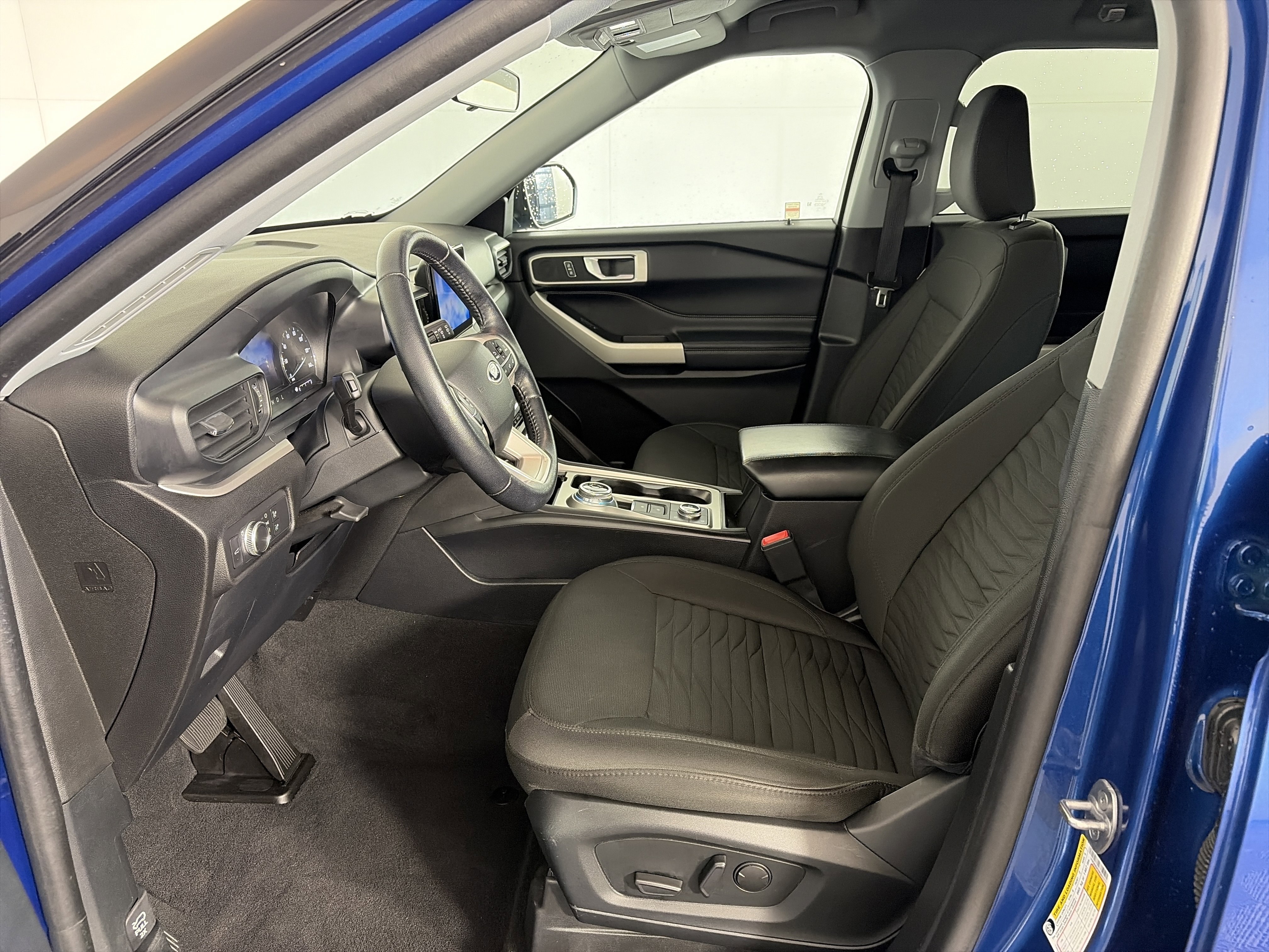 Used 2021 Ford Explorer XLT AWD/4WD image 6