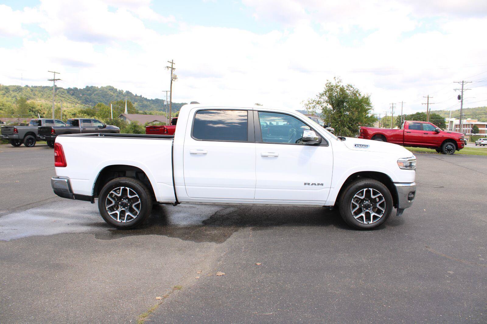 Used 2025 RAM 1500 Laramie AWD/4WD image 9