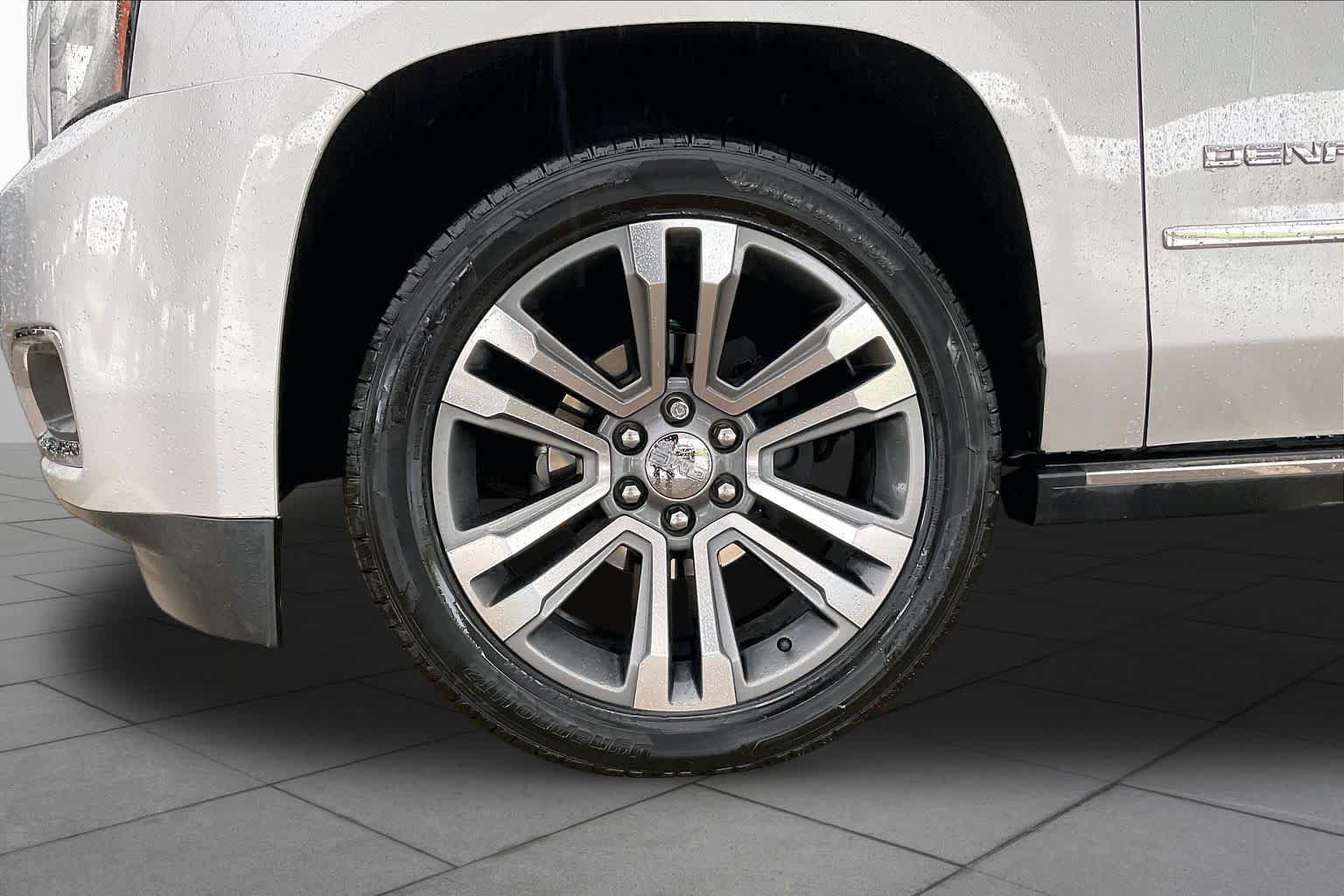 Used 2020 GMC Yukon Denali w/ Denali Ultimate Package RWD image 12