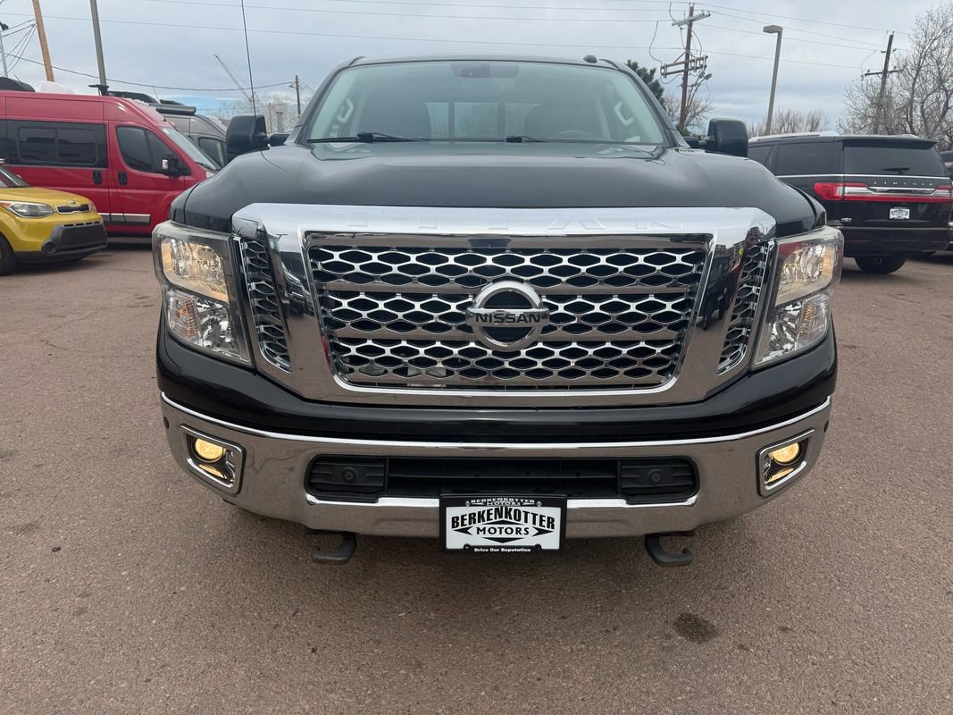 Used 2017 Nissan Titan SV image 8