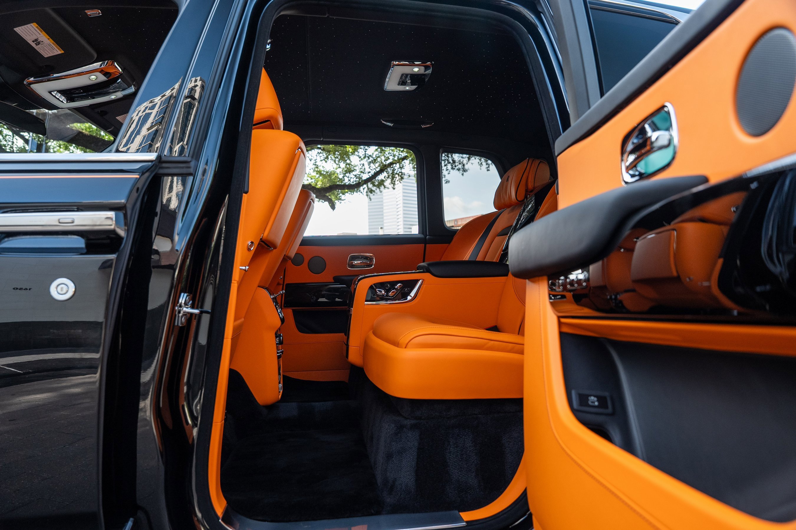 Used 2025 Rolls-Royce Cullinan image 40