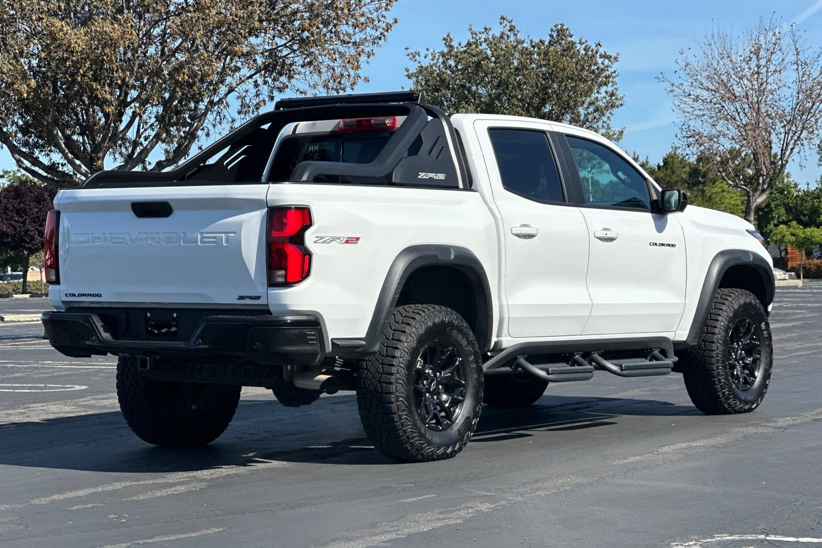Used 2025 Chevrolet Colorado ZR2 w/ Midnight Edition AWD/4WD image 4