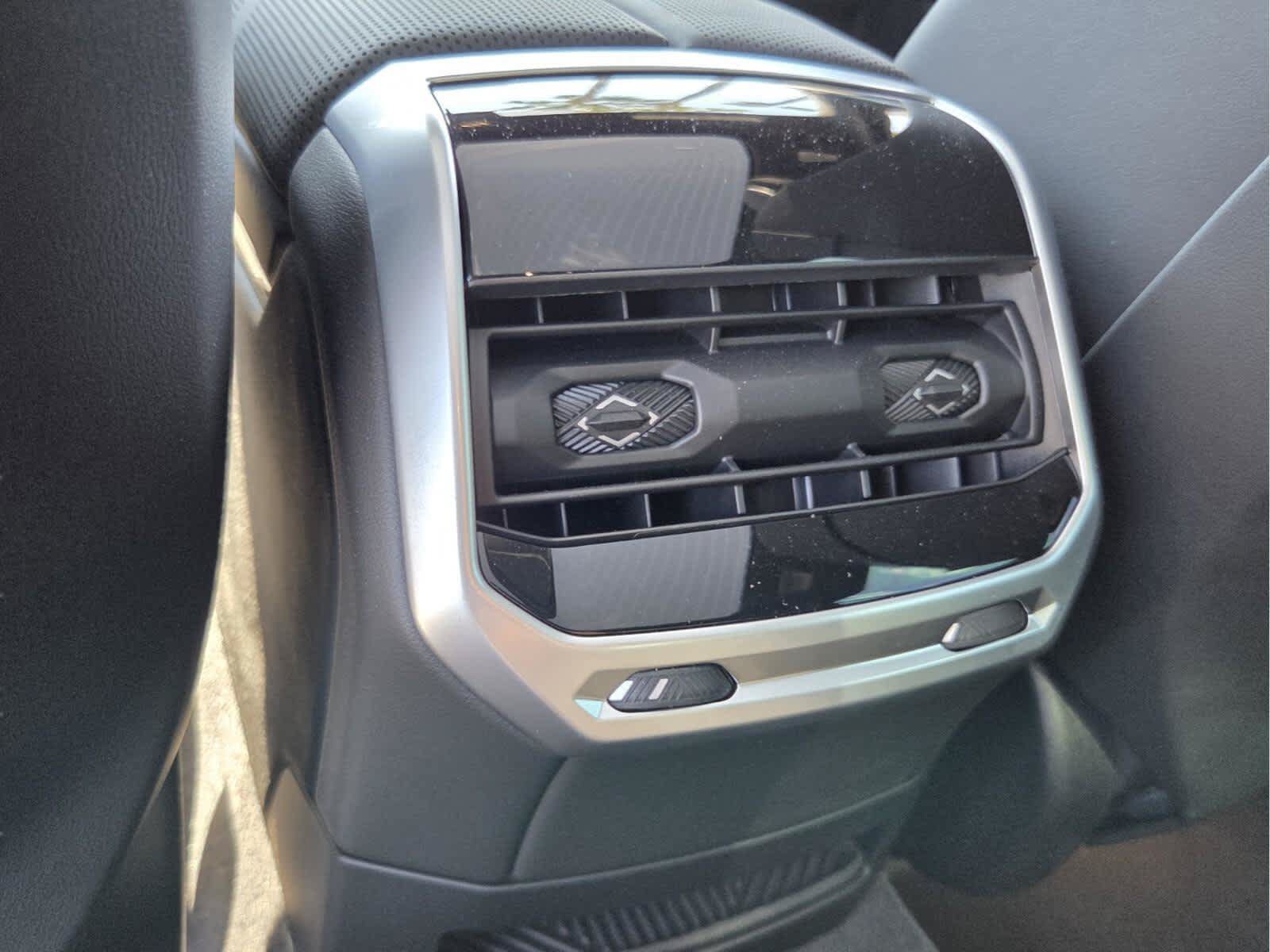 Certified 2023 BMW i7 xDrive60 AWD/4WD image 12
