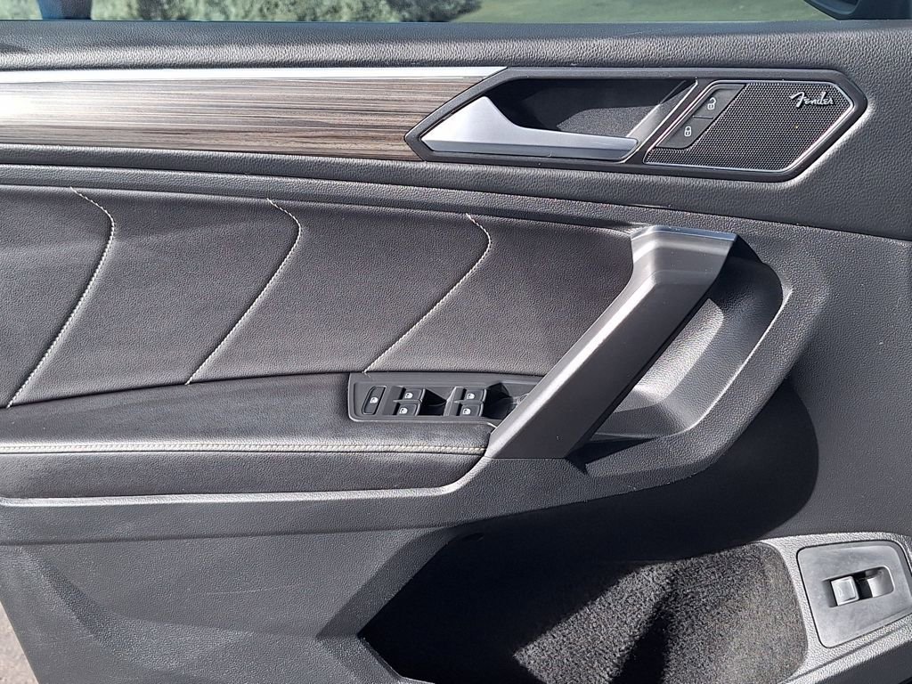 Used 2022 Volkswagen Tiguan SEL R-Line image 9