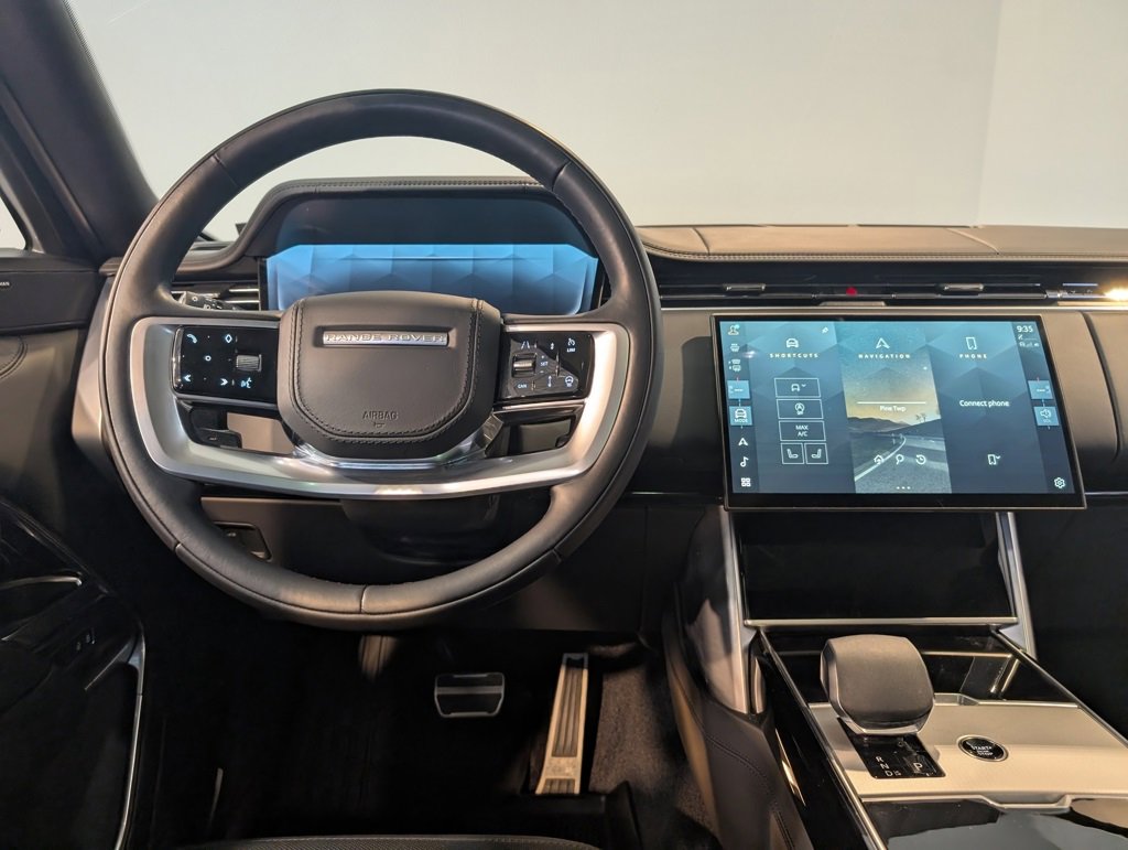Used 2024 Land Rover Range Rover Long Wheelbase SE image 16