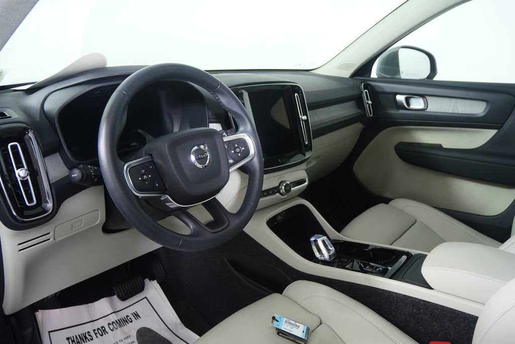 Used 2025 Volvo XC40 B5 Plus w/ Climate Package image 12