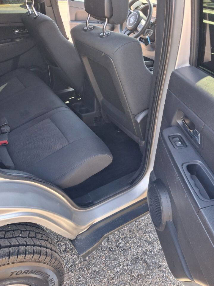 Used 2012 Jeep Liberty Sport AWD/4WD image 15