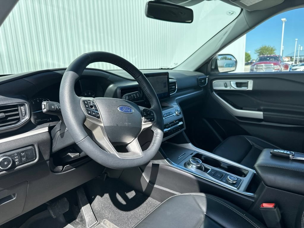 Used 2024 Ford Explorer XLT w/ Equipment Group 202A AWD/4WD image 15