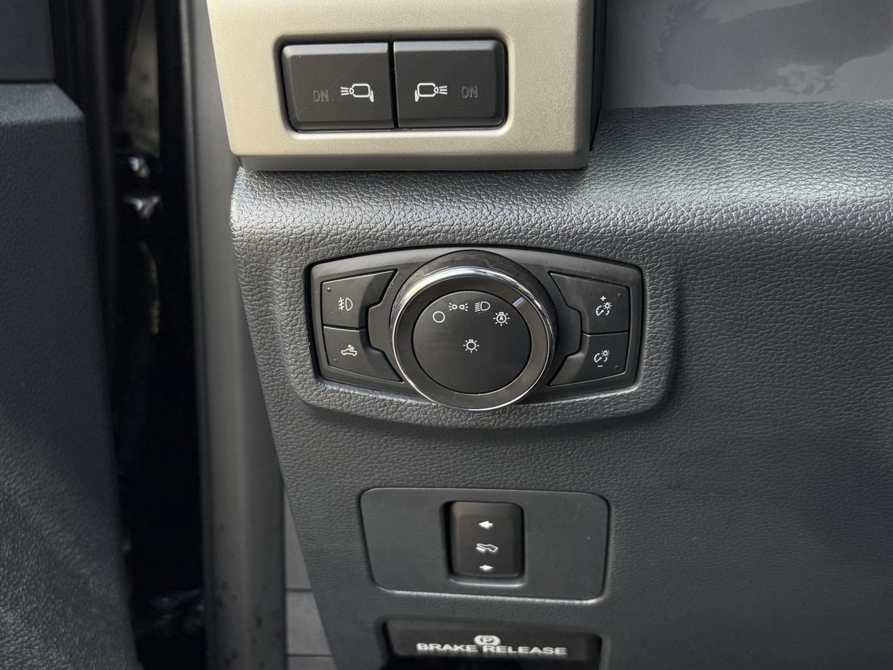 Used 2022 Ford F250 Lariat w/ Lariat Value Package AWD/4WD image 24
