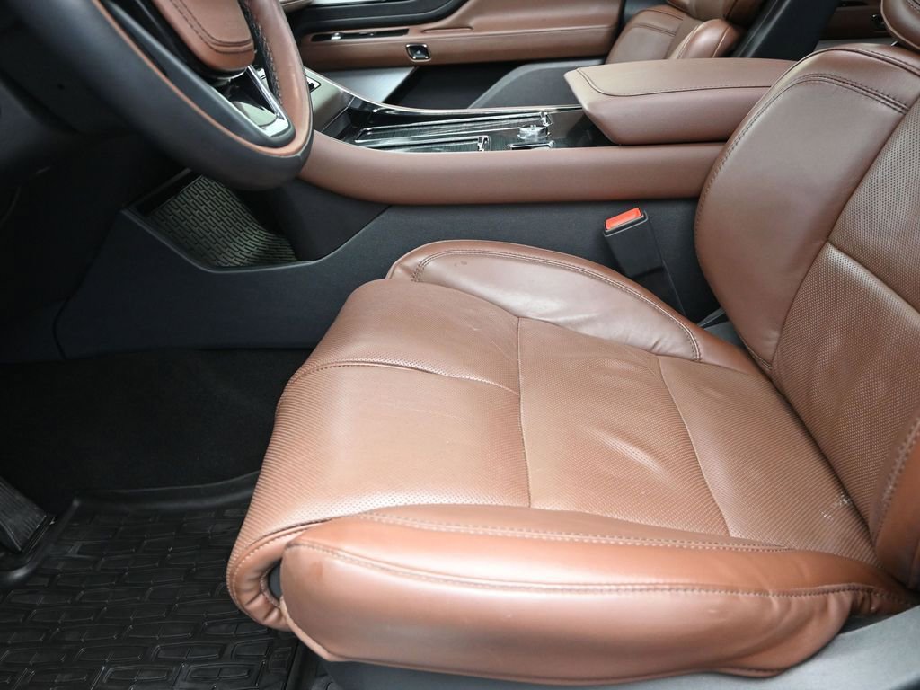 Used 2025 Lincoln Aviator Reserve w/ Equipment Group 201A image 13