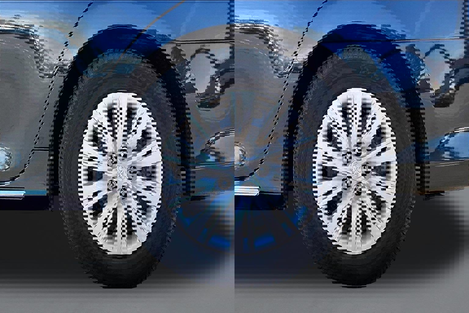 Used 2014 Toyota Camry LE image 5