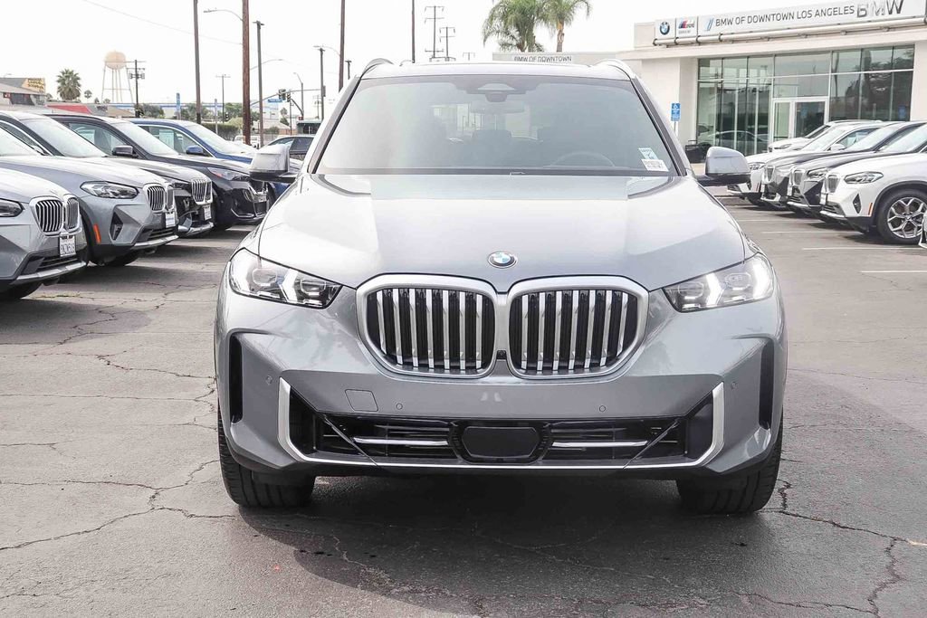 Used 2025 BMW X5 sDrive40i w/ Premium Package image 2