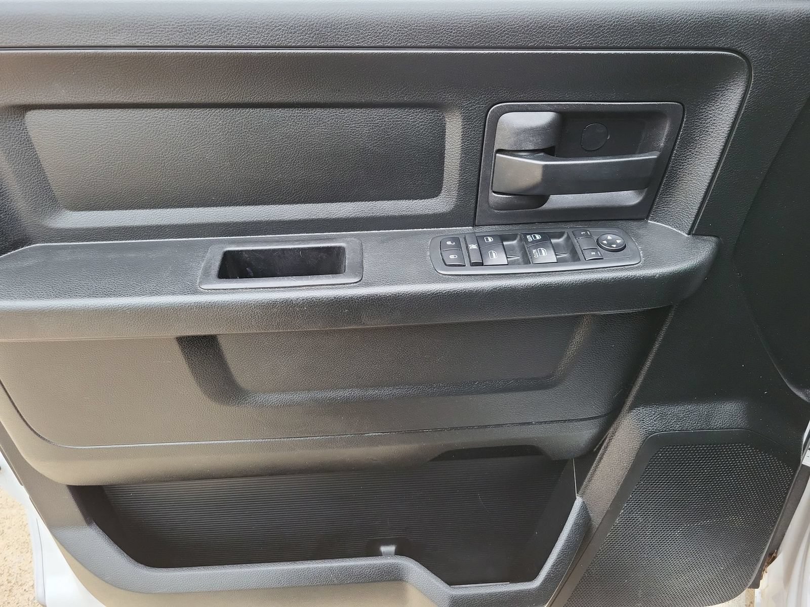 Used 2018 RAM 1500 Express w/ Express Value Package RWD image 21