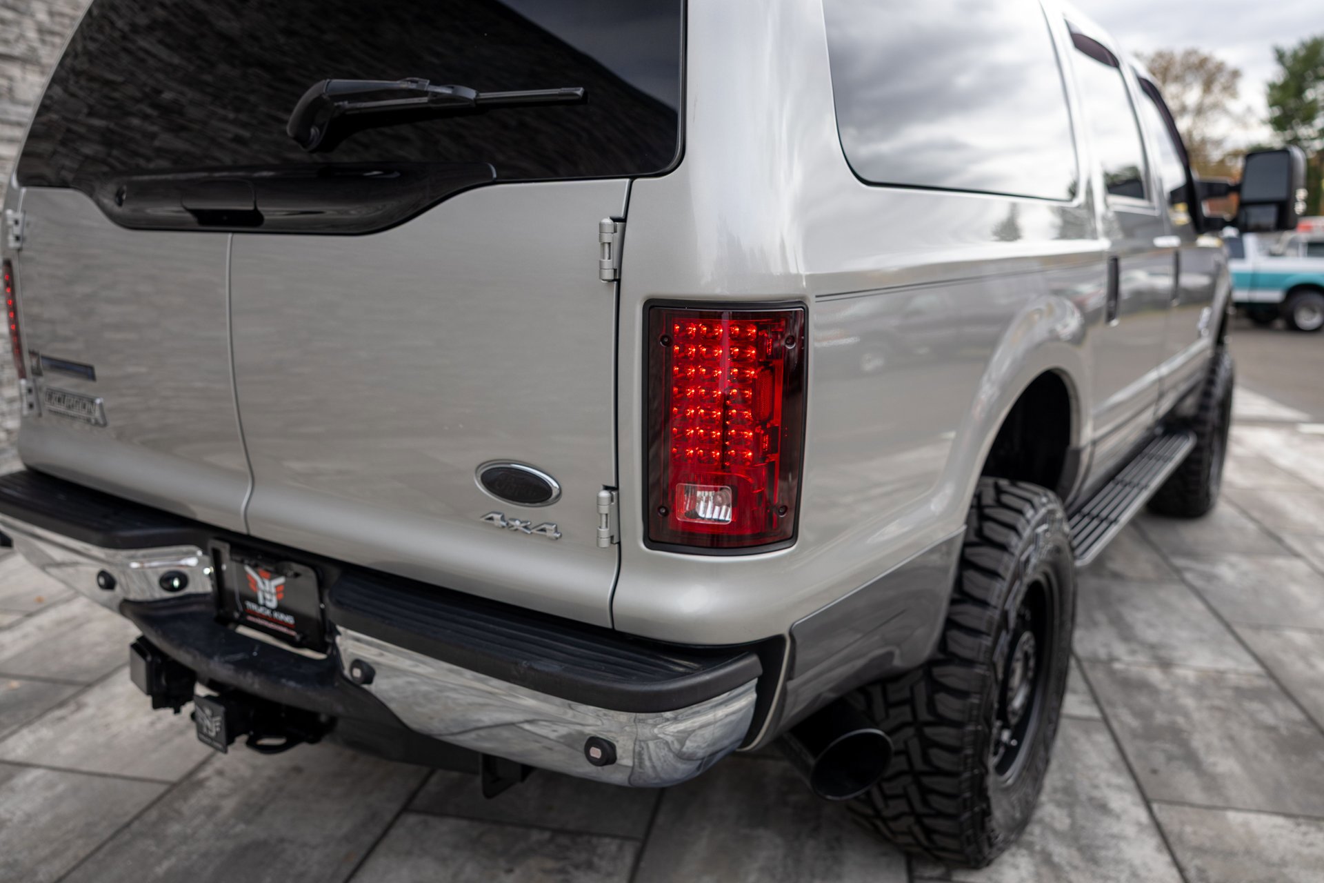 Used 2005 Ford Excursion XLS image 26