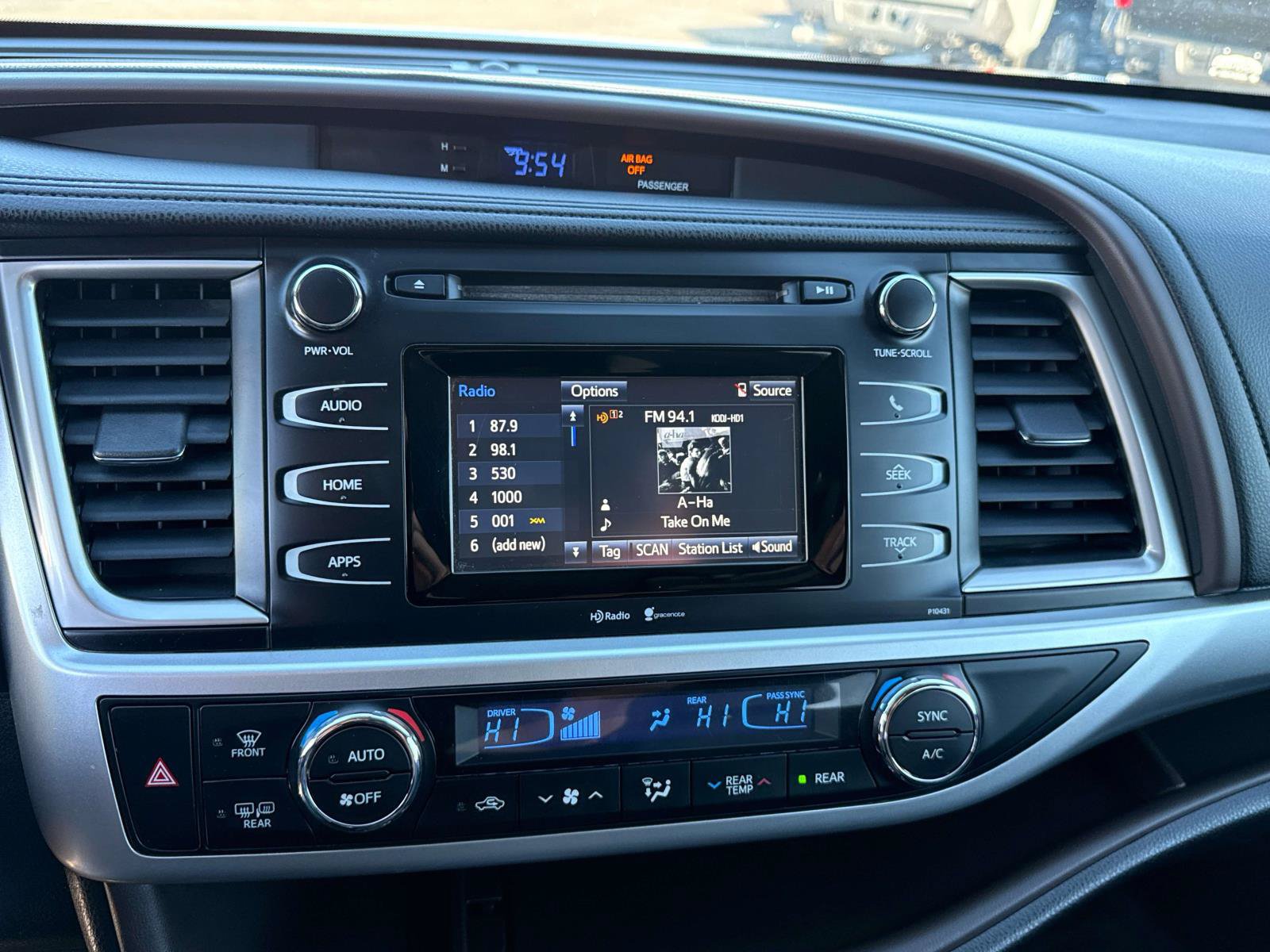 Used 2015 Toyota Highlander Plus AWD/4WD image 24