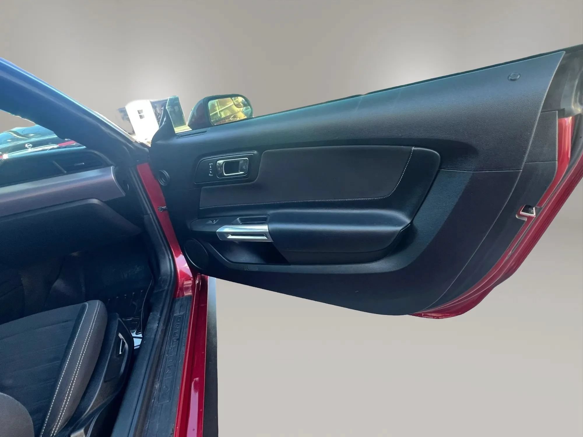 Used 2017 Ford Mustang Coupe RWD image 28
