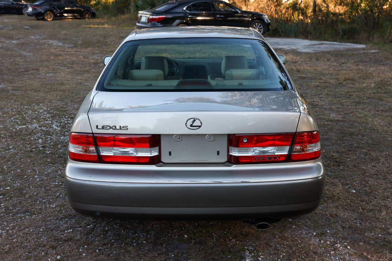 Used 2000 Lexus ES 330 image 9