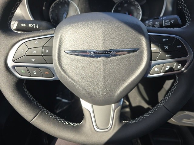 New 2026 Chrysler Pacifica Select image 12