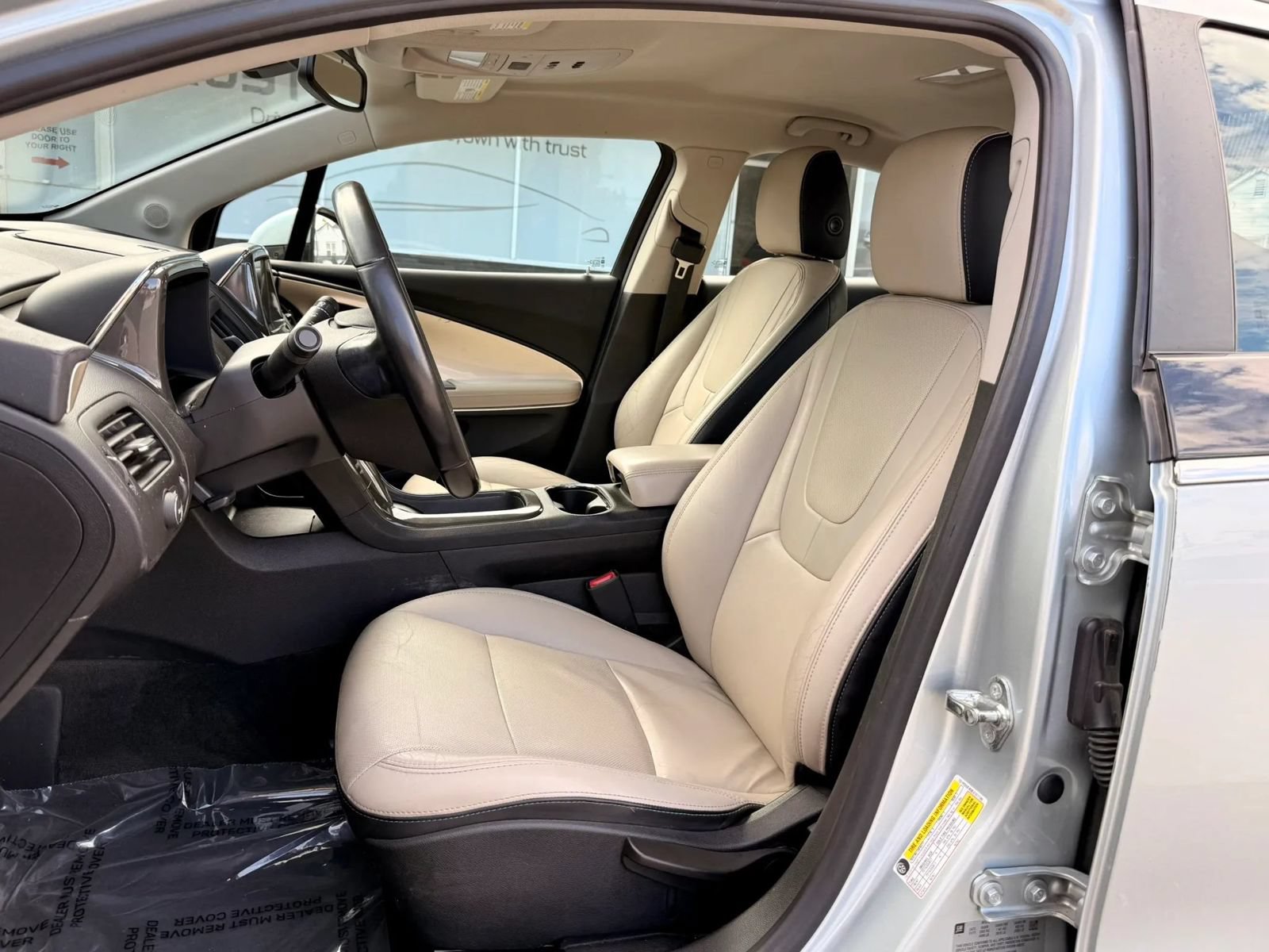 Used 2011 Chevrolet Volt Premium w/ Premium Trim Package FWD image 16