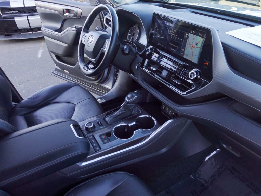 Used 2022 Toyota Highlander Platinum image 15