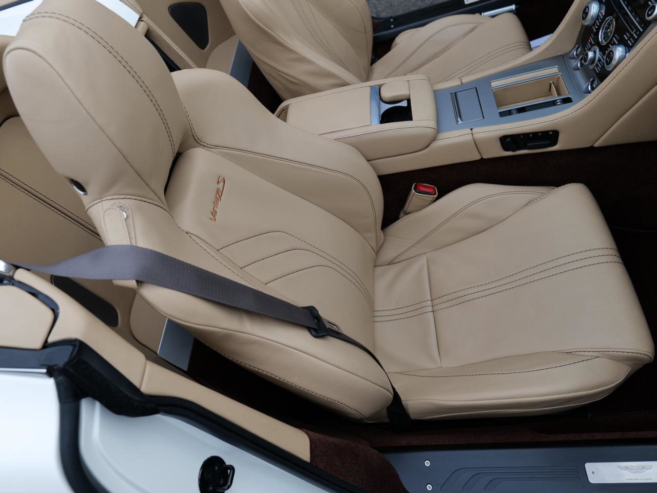 Used 2015 Aston Martin V8 Vantage S image 32