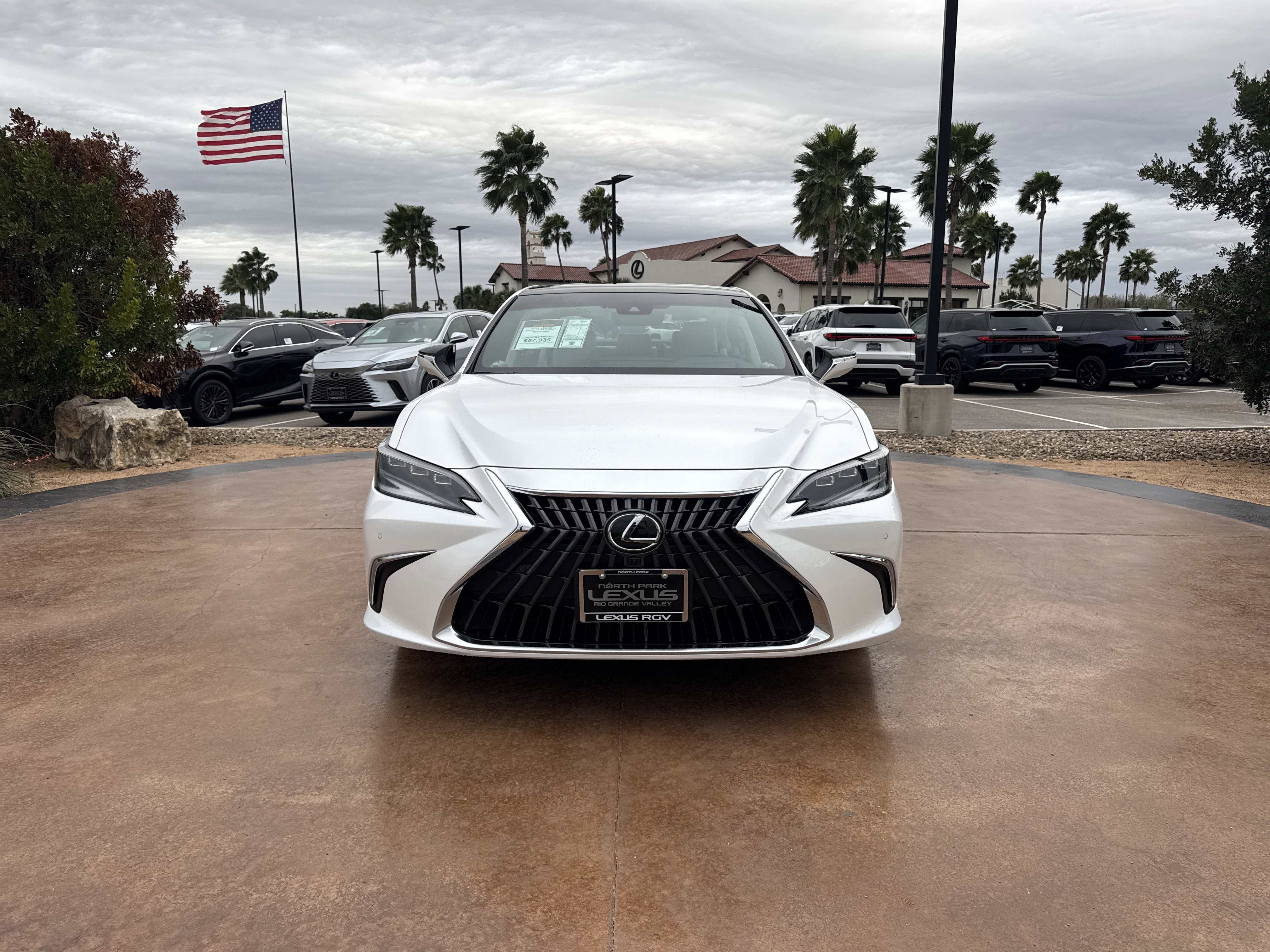 New 2025 Lexus ES 350 Ultra Luxury image 6