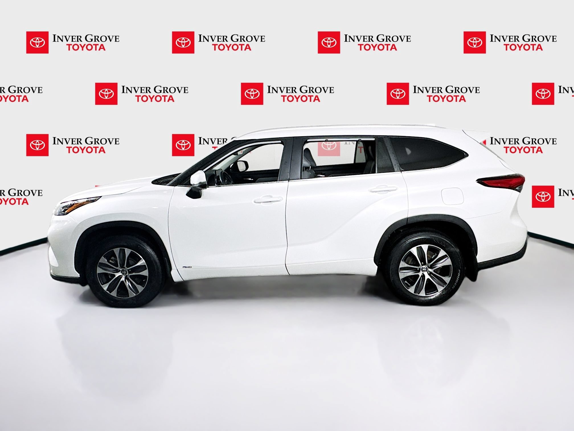 Used 2023 Toyota Highlander XLE AWD/4WD image 8