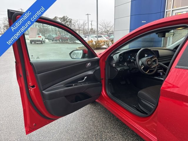 Used 2023 Hyundai Elantra SEL w/ Convenience Package FWD image 13