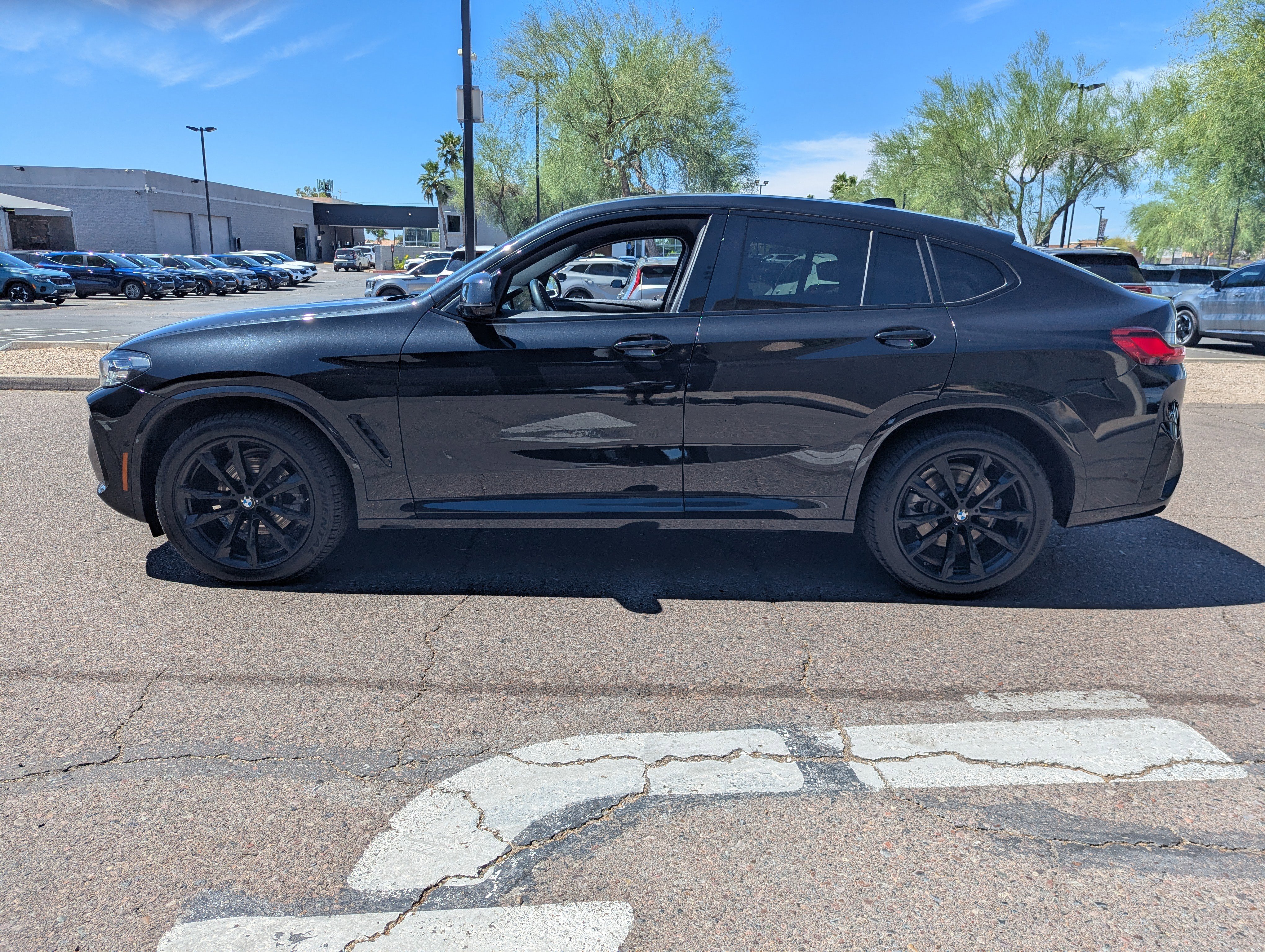Used 2025 BMW X4 xDrive30i w/ Premium Package AWD/4WD image 5