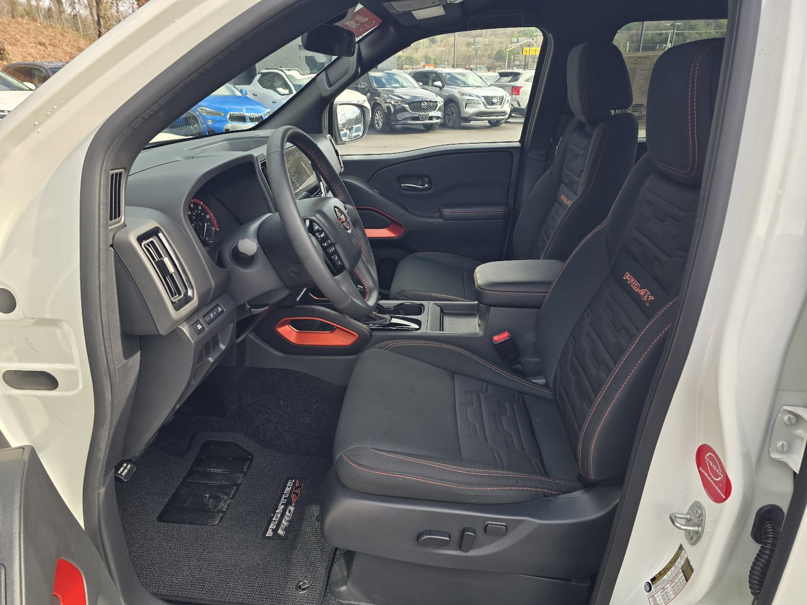 Used 2025 Nissan Frontier PRO-4X image 12