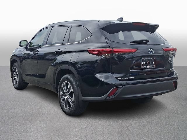 Used 2021 Toyota Highlander XLE AWD/4WD image 6