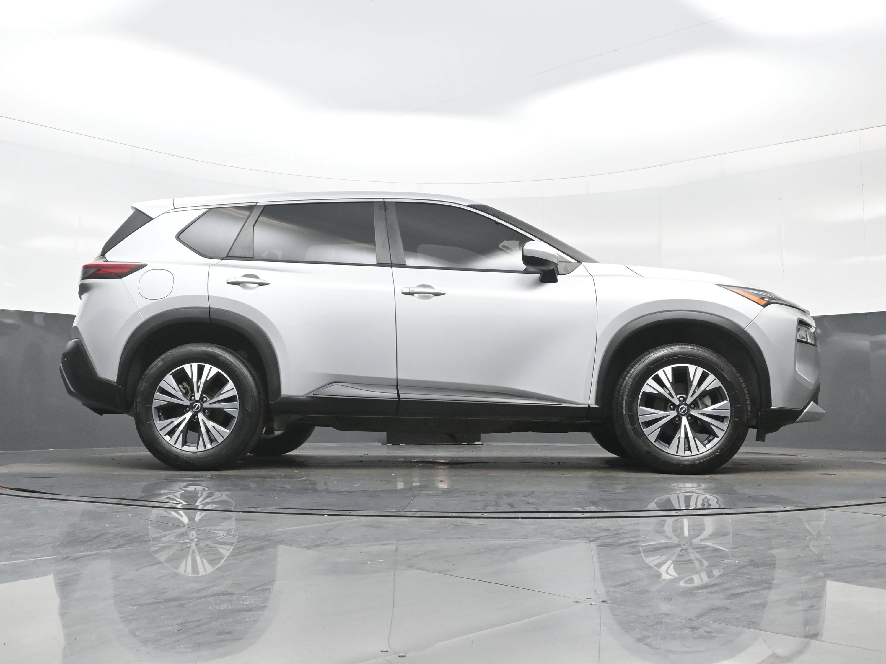 Used 2023 Nissan Rogue SV AWD/4WD image 32