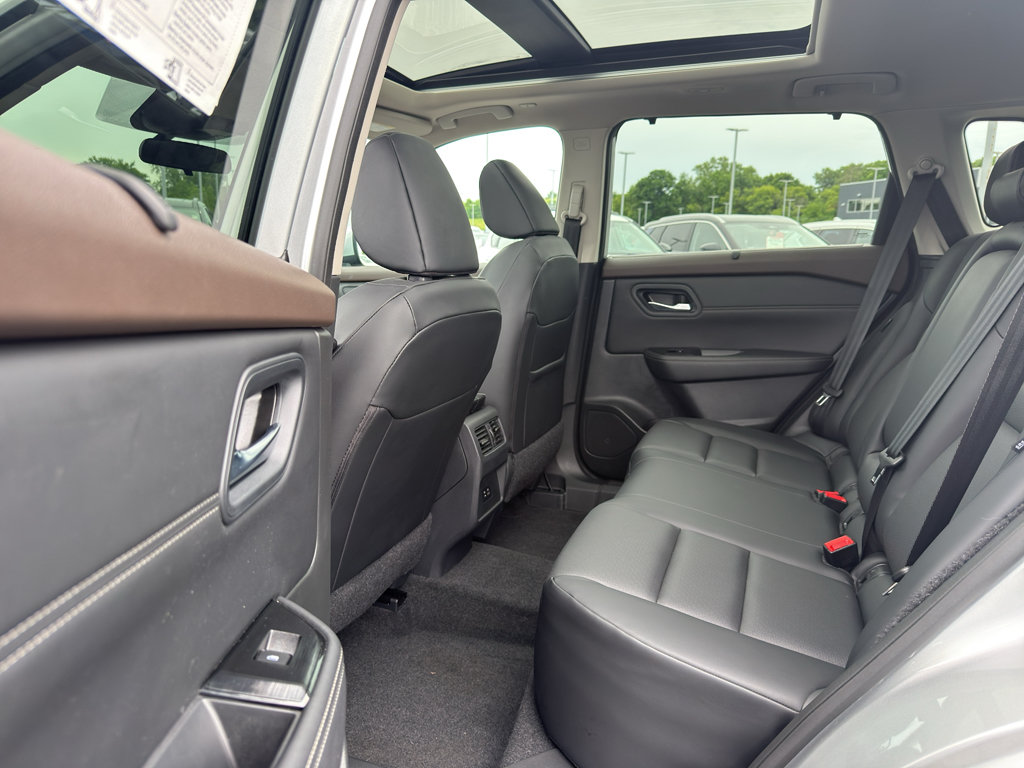 Certified 2023 Nissan Rogue SV w/ SV Premium B Package AWD/4WD image 30