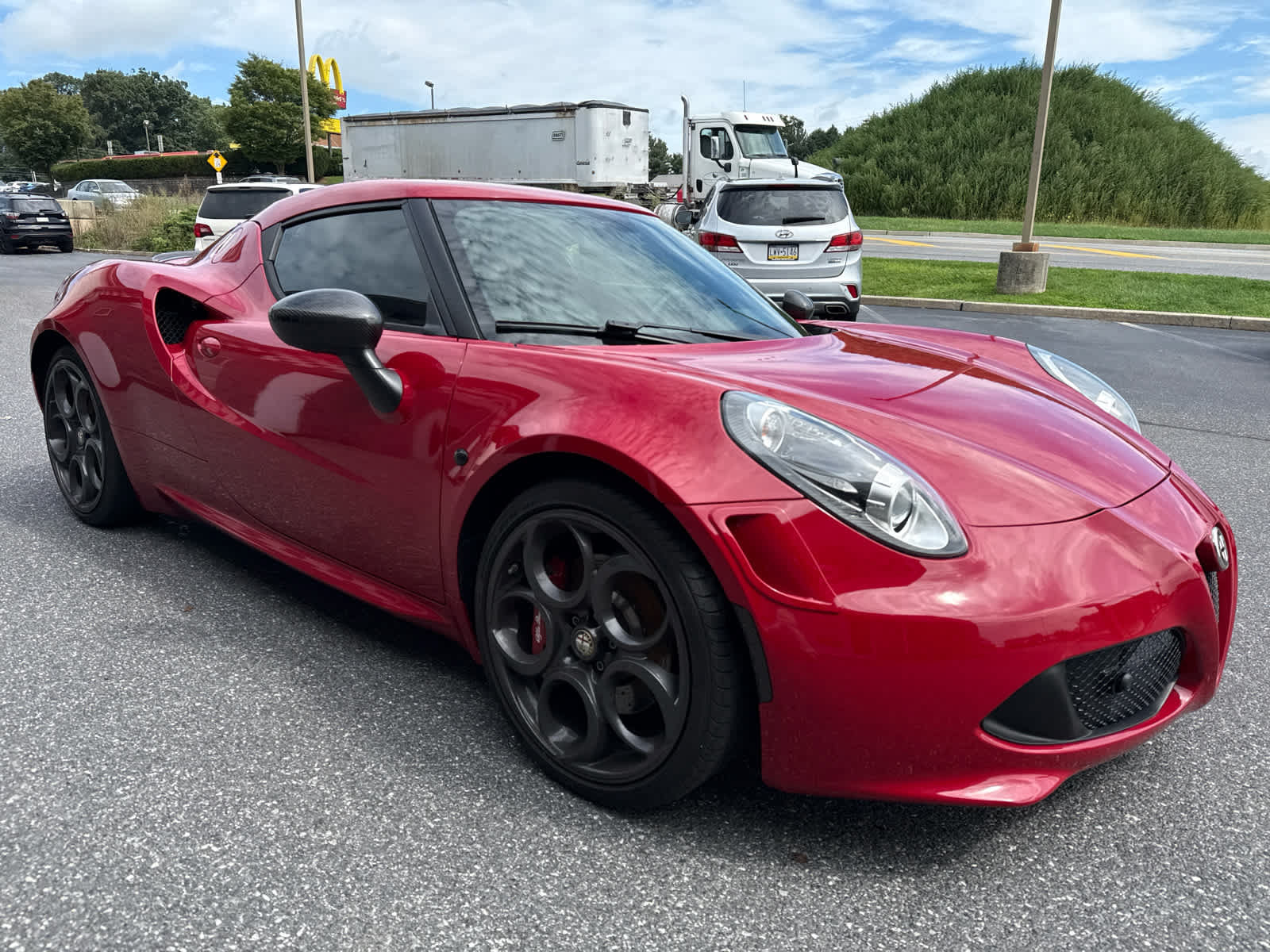 Used 2015 Alfa Romeo 4C Launch Edition w/ Convenience Group RWD image 1
