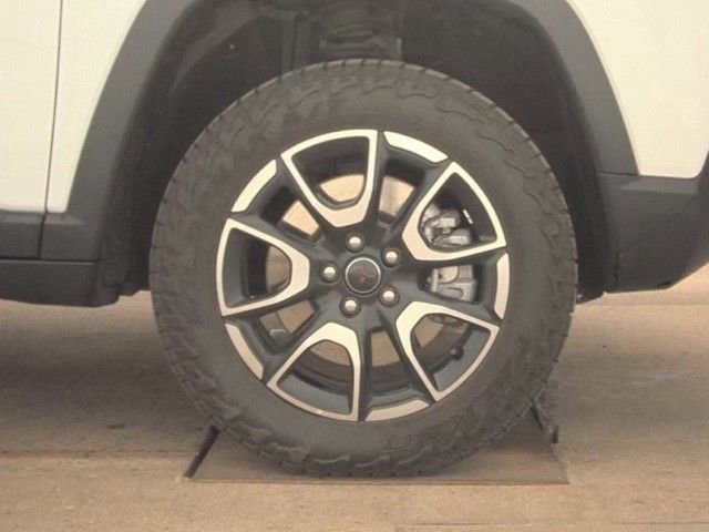 Used 2025 Jeep Compass Trailhawk image 24