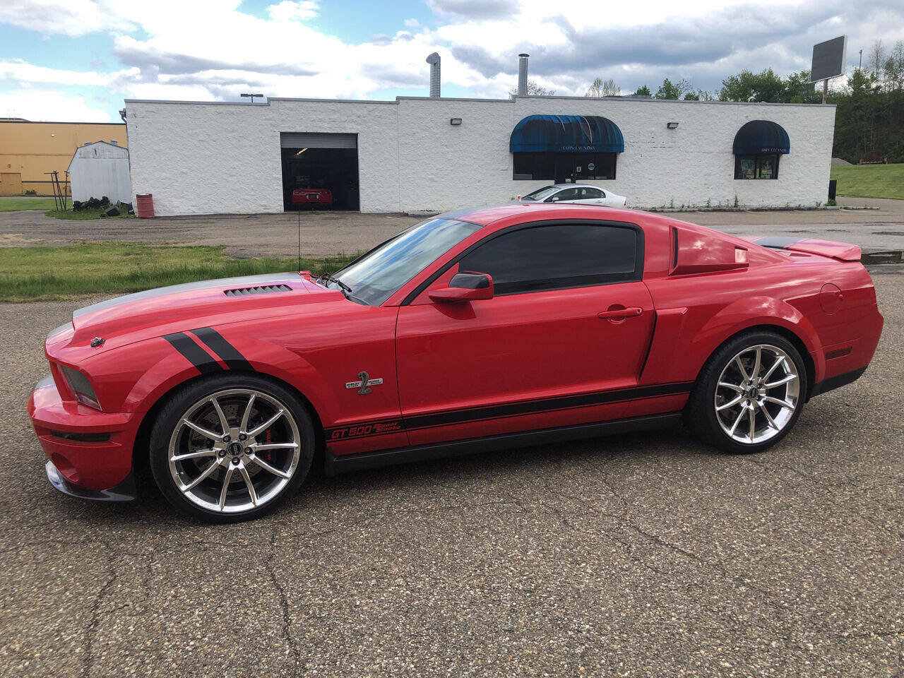 Used 2007 Ford Mustang Shelby GT500 RWD image 8