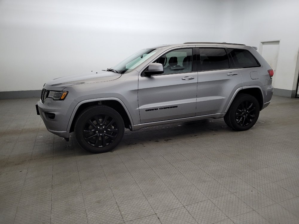 Used 2021 Jeep Grand Cherokee Laredo X image 2