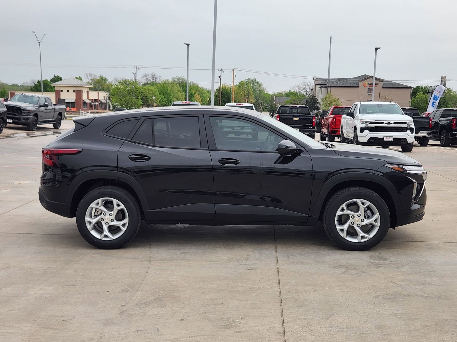 New 2026 Chevrolet Trax LS w/ LS Convenience Package FWD image 7