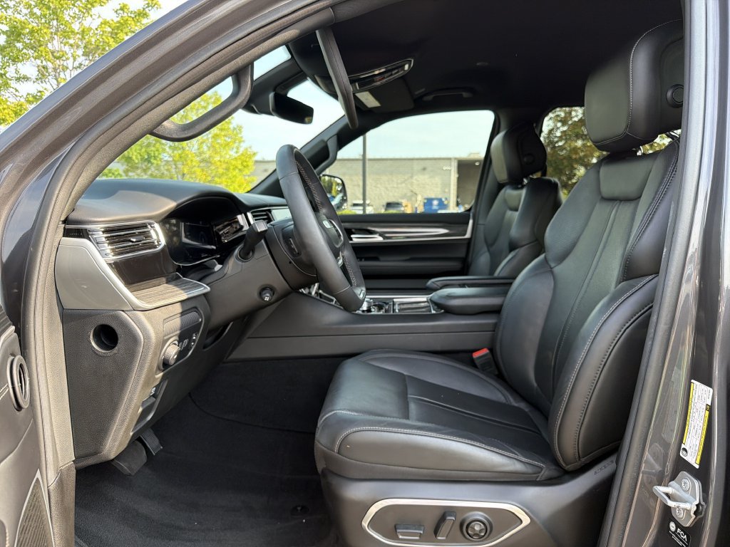 Used 2022 Jeep Wagoneer Series III w/ Flexible Seating Group RWD image 11
