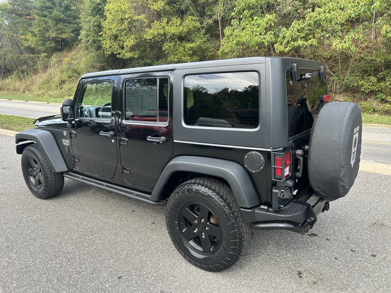 Used 2012 Jeep Wrangler Unlimited Rubicon image 5