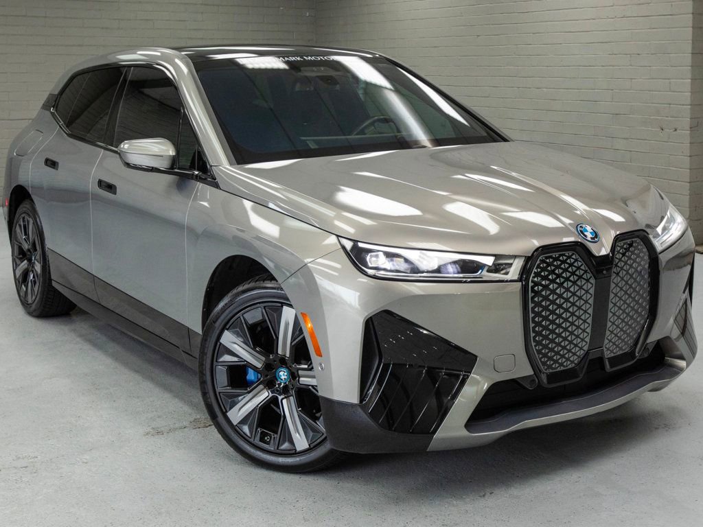 Used 2024 BMW iX xDrive50 w/ Sport Package AWD/4WD image 6