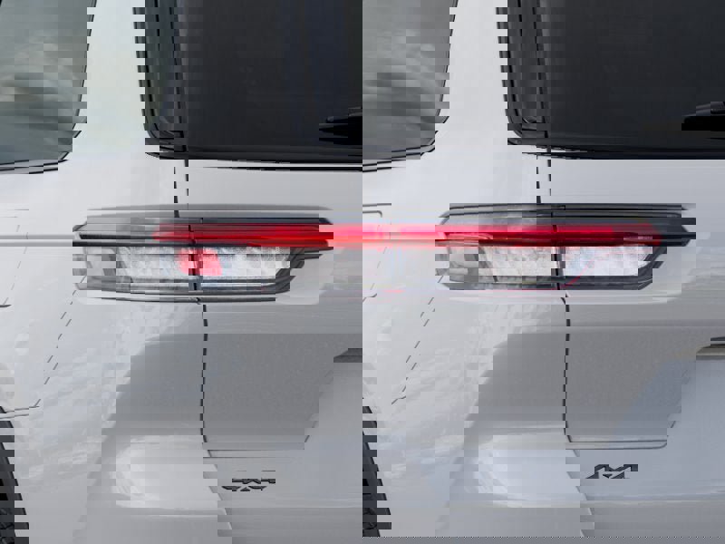 New 2025 Jeep Grand Cherokee L Altitude image 25