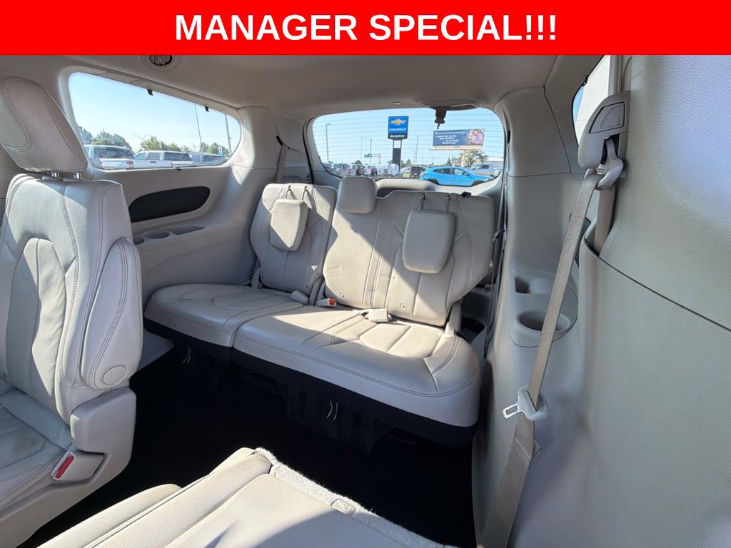 Used 2021 Chrysler Pacifica Touring-L FWD image 15