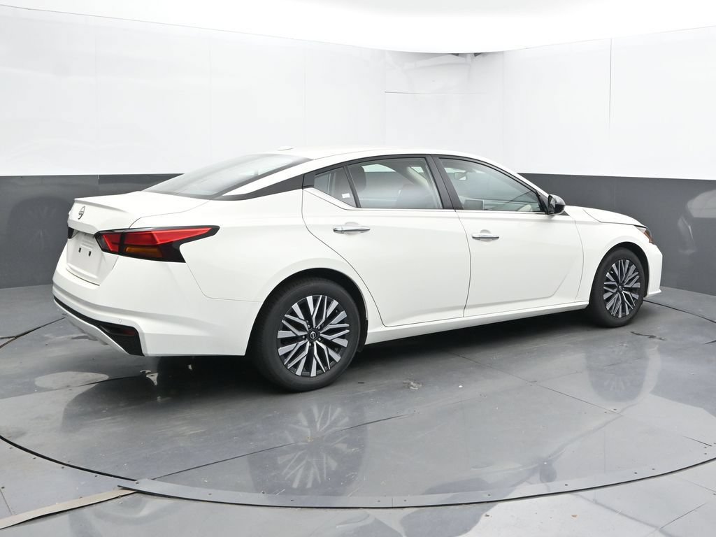 Used 2025 Nissan Altima 2.5 SV FWD image 3
