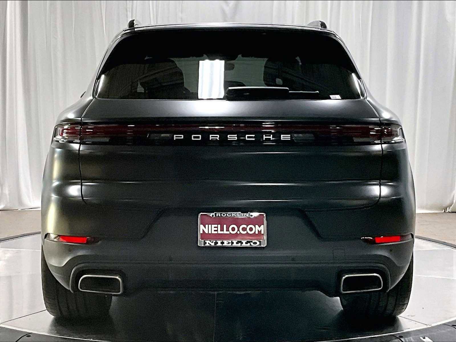 Used 2024 Porsche Cayenne image 9