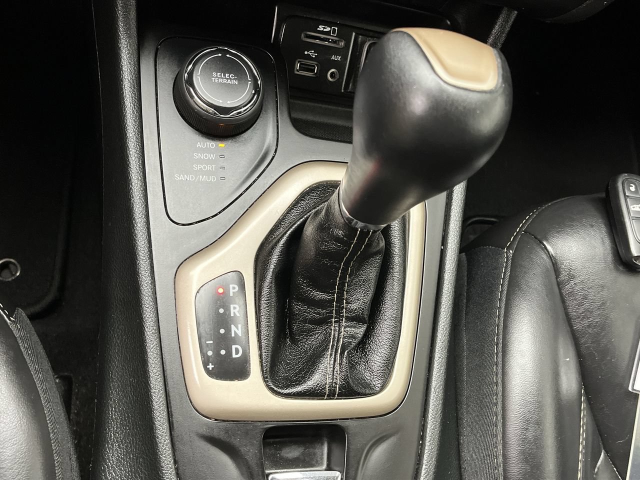Used 2018 Jeep Cherokee Limited AWD/4WD image 22