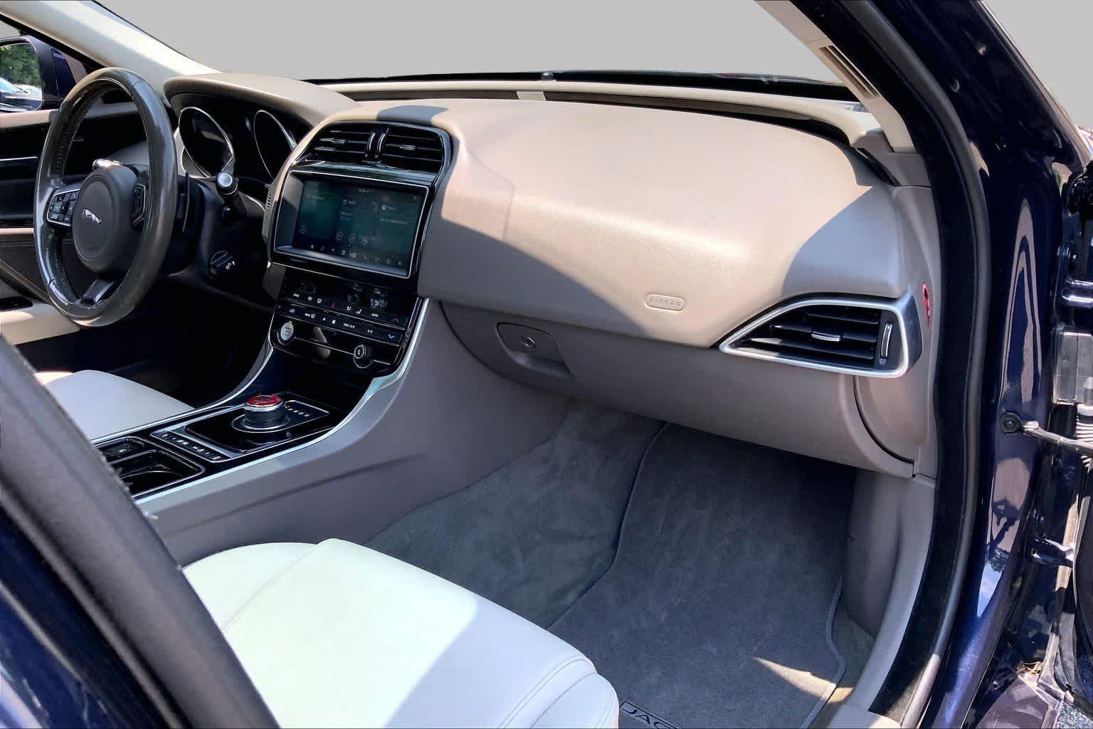 Used 2019 Jaguar XE Premium AWD/4WD image 17